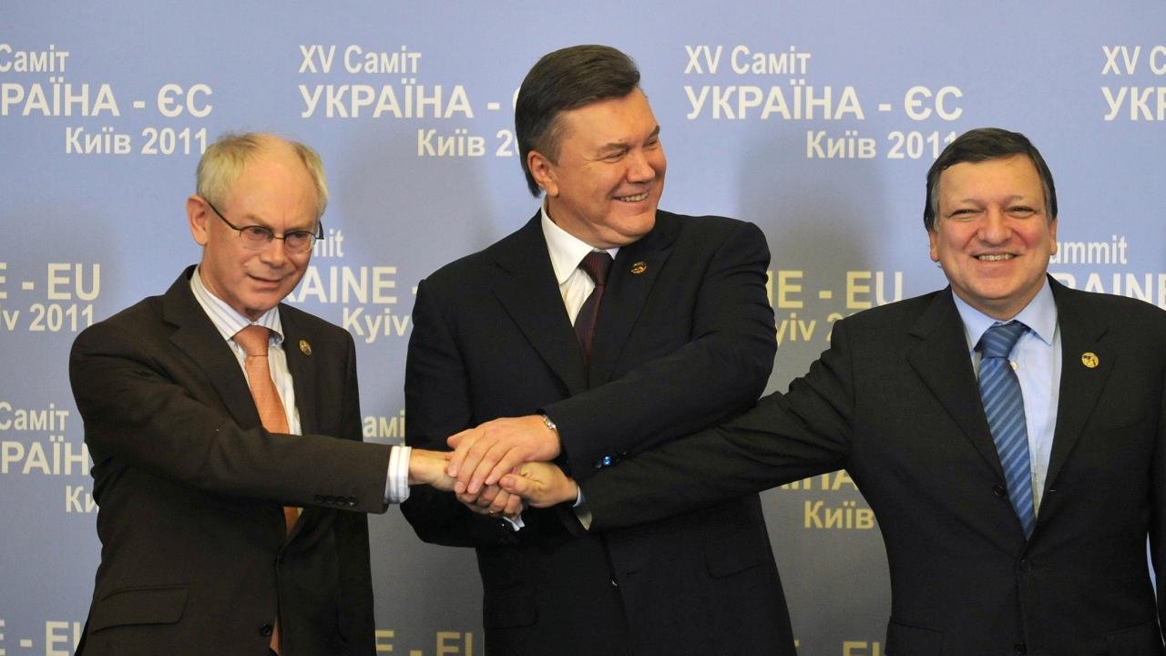 Trots glada miner blev det inget avtal mellan Ukraina och EU. Från vänster: Van Rompuy, Janukovitj och Barroso.