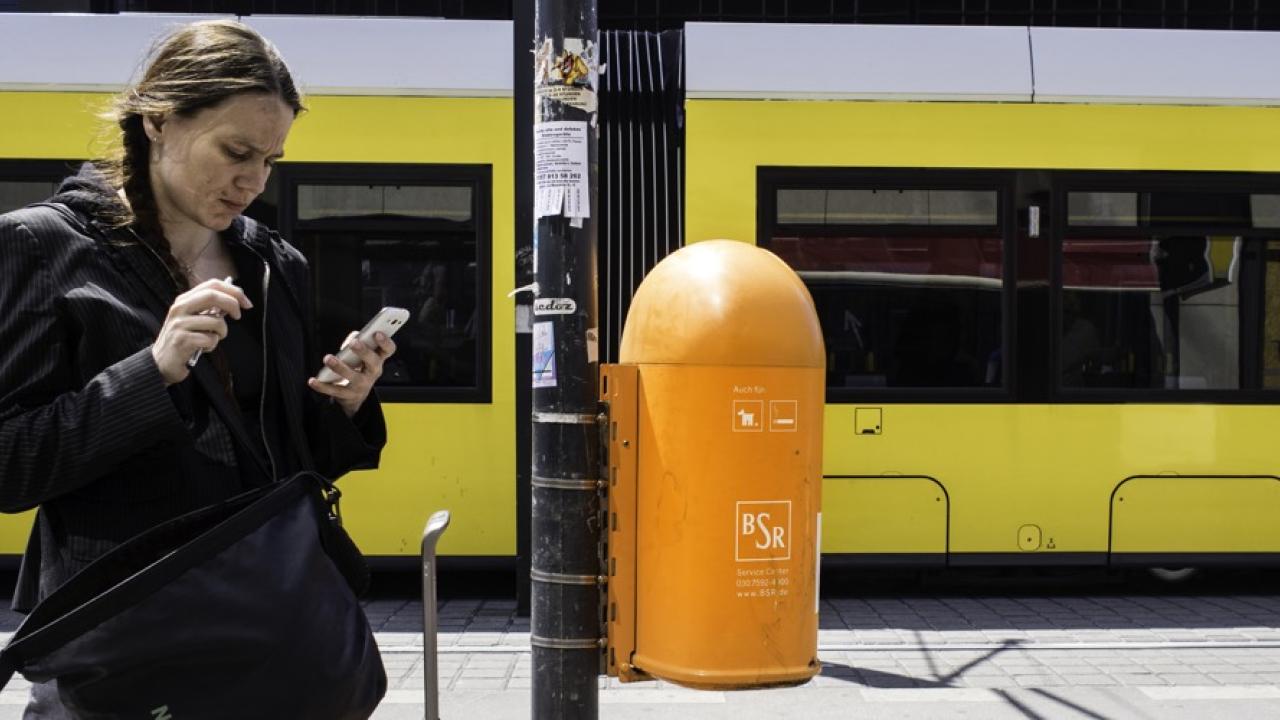 Roamingavgifter tillkommer när man använder sin mobil – ringer, SMS:ar eller surfar – i något annat land. Arkivbild.