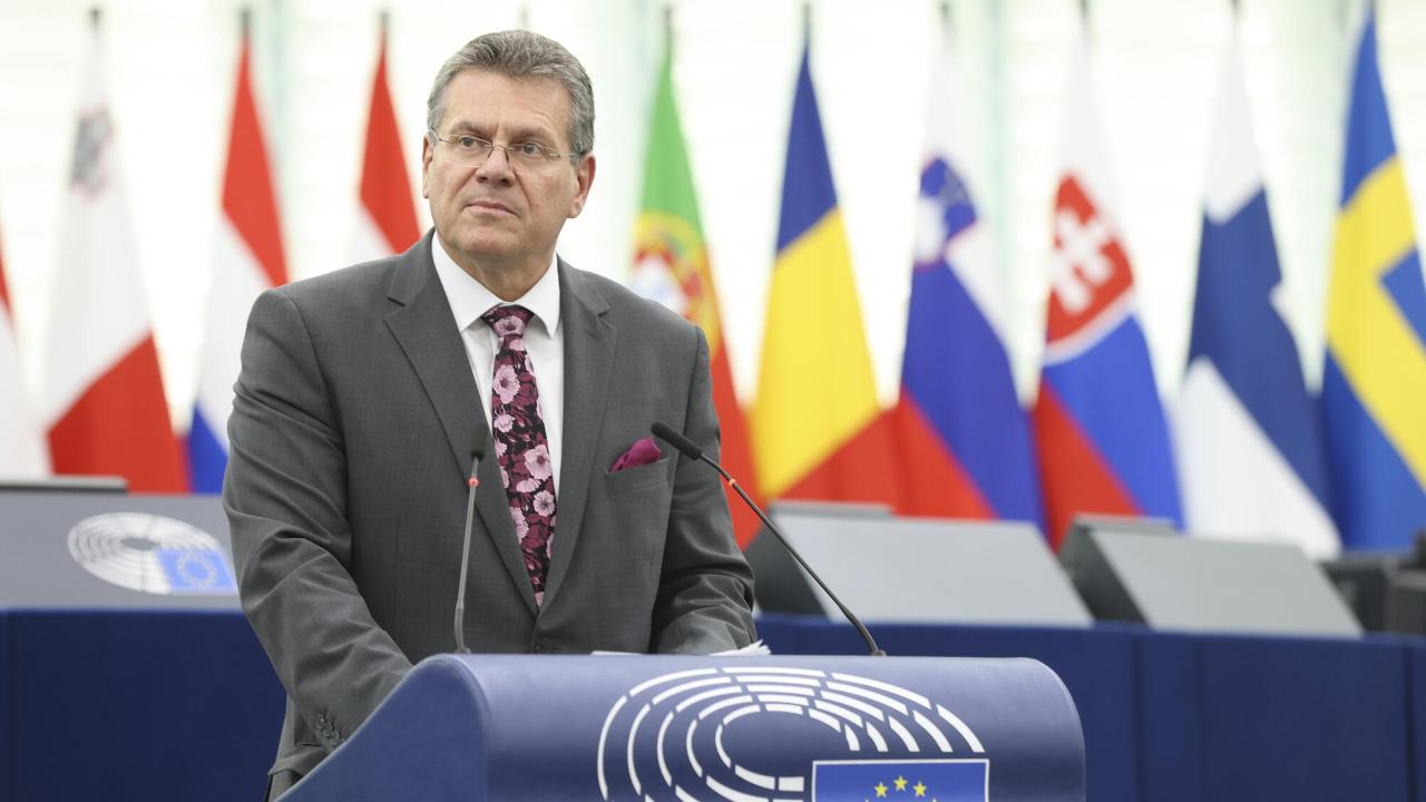 EU-kommissionär Maroš Šefčovič presenterar 2023 års arbetsprogram inför EU-parlamentet.