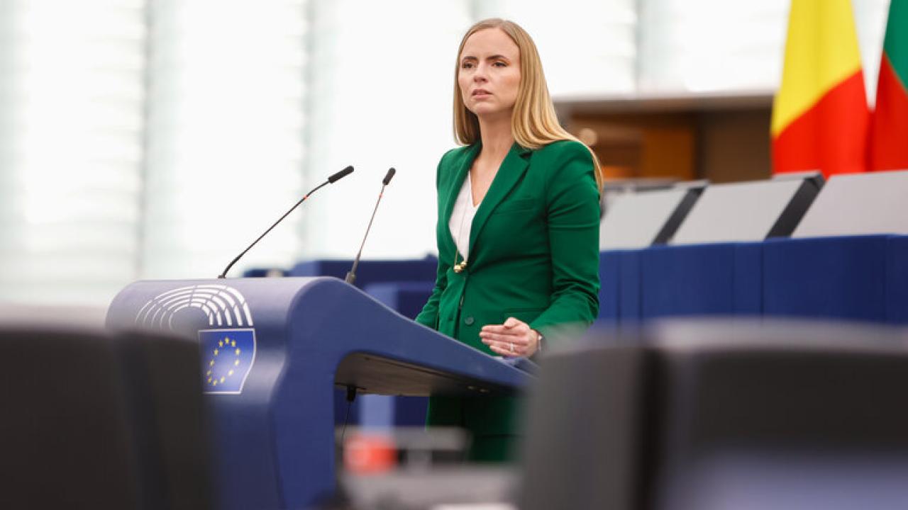 Sara Skyttedal vill bli omvald och kommer hålla sig till partiets linje i narkotikafrågan. 