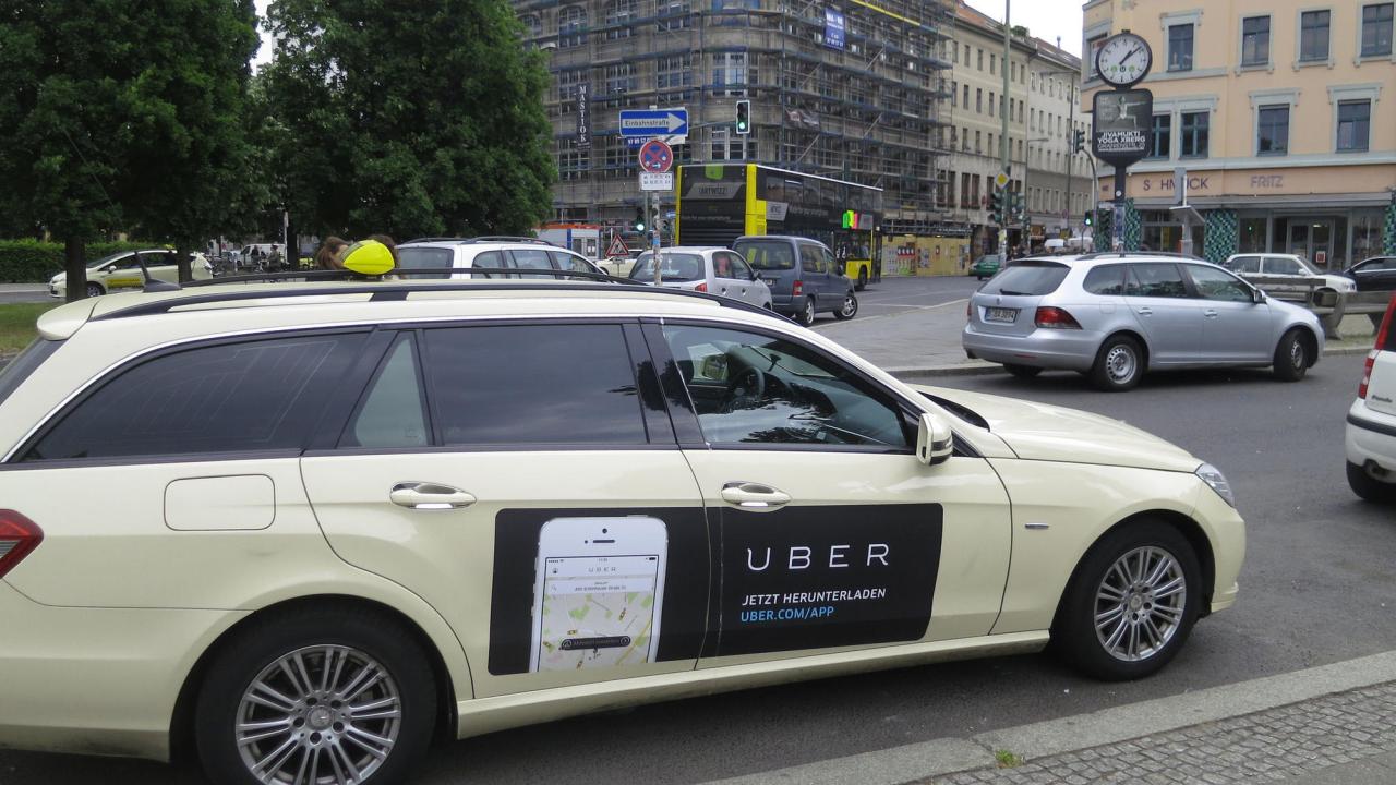 I flera EU-länder har taxichufförer demonstrerat mot Uber. Arkivbild.