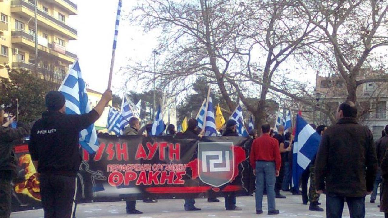 Anhängare till nynazistiska Gyllene gryning demonstrerar. Arkivbild.