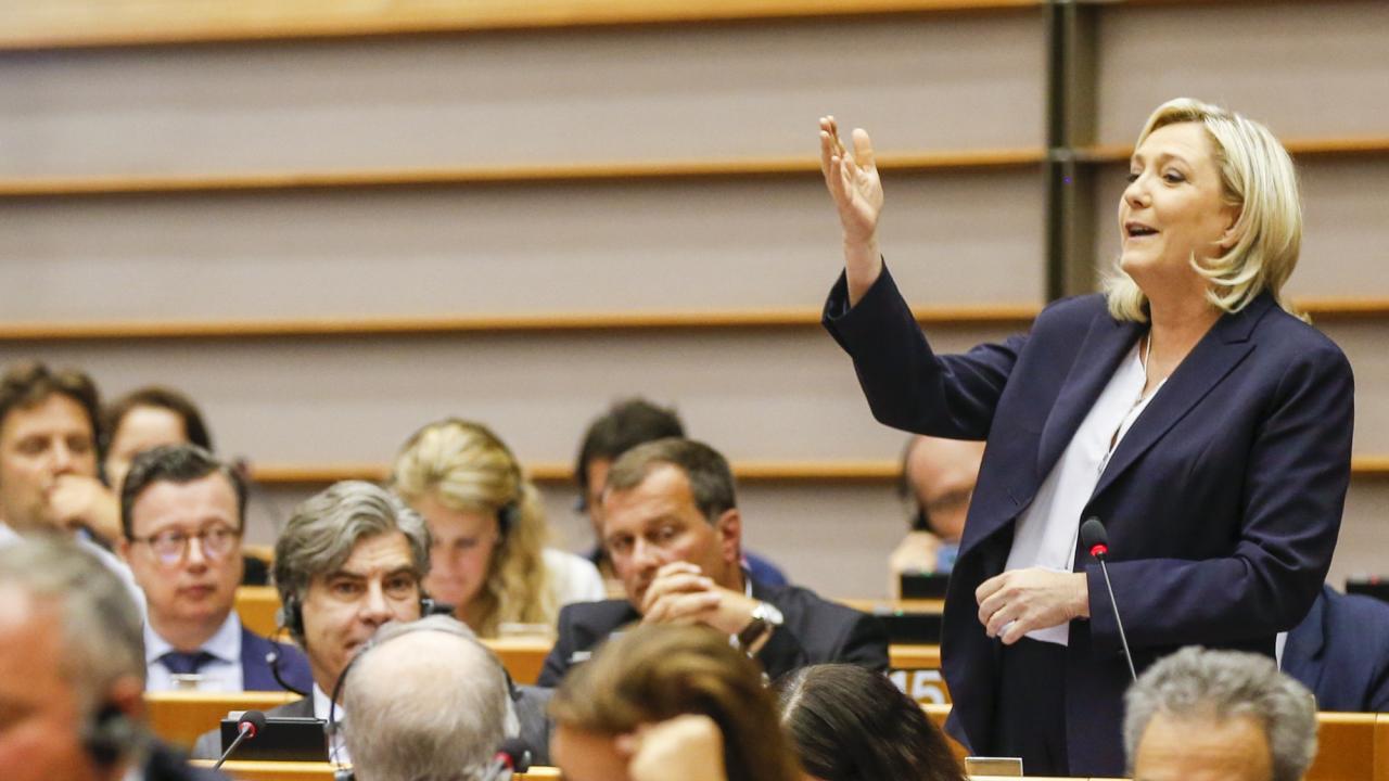 Ledaren för franska Nationell samling Marine Le Pen. Arkivbild.