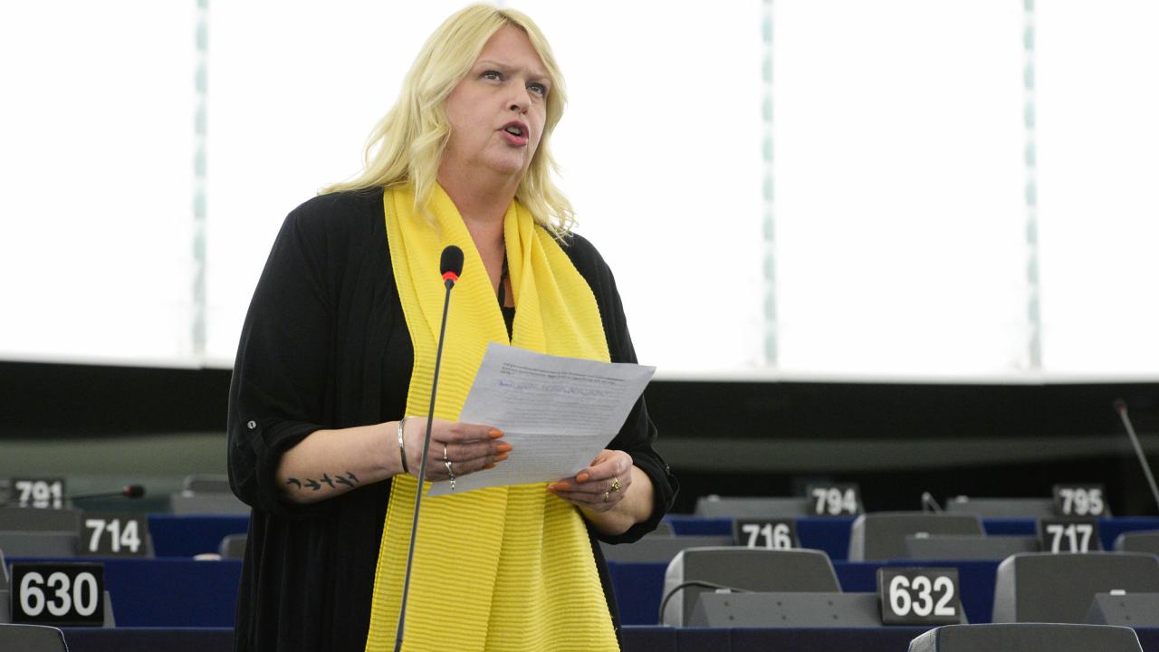 Socialdemokraten Anna Hedh tycker det är upprörande att så få EU-parlamentariker visat intresse för pilotkursen i hantering av trakasserier på arbetsplatsen.