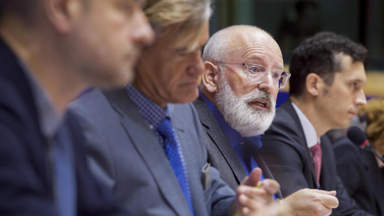 EU-kommissionär Frans Timmermans under torsdagens debatt i EU-parlamentets rättighetsutskott. Arkivbild.