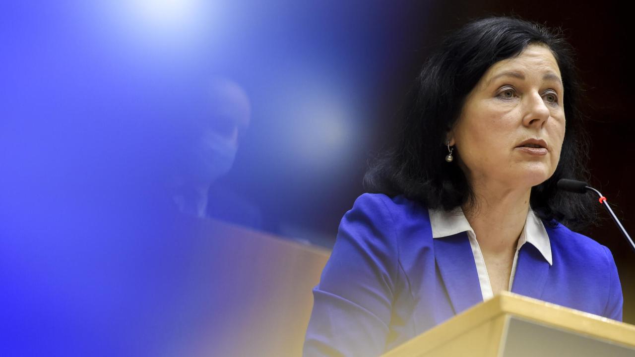 EU-kommissionär Věra Jourová, en tjeckisk liberal, ansvarar för öppenhets- och värderingsfrågor. Arkivbild.