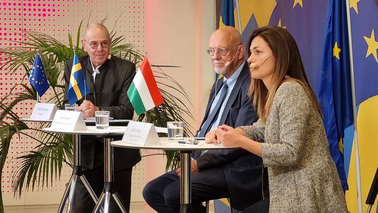 Debatt om EU:s framtid mellan Sveriges EU-minister Hans Dahlgren (S) i mitten och Ungerns juste- och EU-minister Judit Varga.