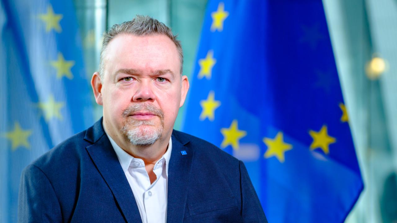 David Lega (KD) (i bild), Nedžad Deumić (KD) och Magnus Berntsson (KD) vill att EU gör mer för att hjälpa Bosnien-Hercegovina i sin väg mot ett framtida EU-medlemskap.