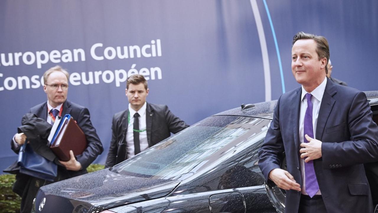 Storbritanniens premiärminister David Cameron på väg in på torsdagens EU-toppmöte i Bryssel. Arkivbild.