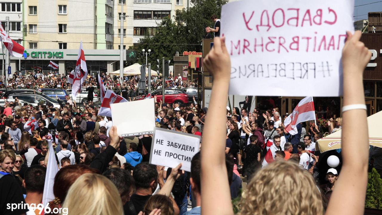 Protester i belarusiska huvudstaden Minsk i lördags.