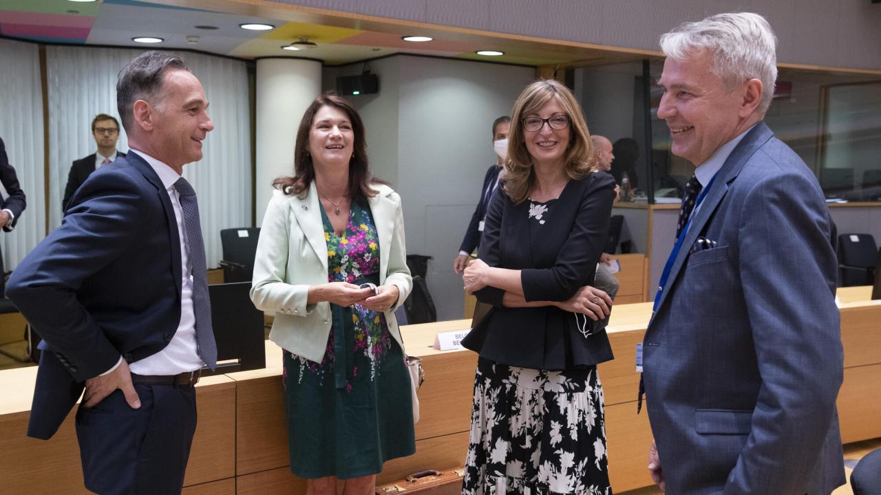 Utrikesminister Ann Linde (S) andra från vänster tillsammans med kollegor från (vänster till höger) Tyskland, Bulgarien och Finland. Arkivbild.