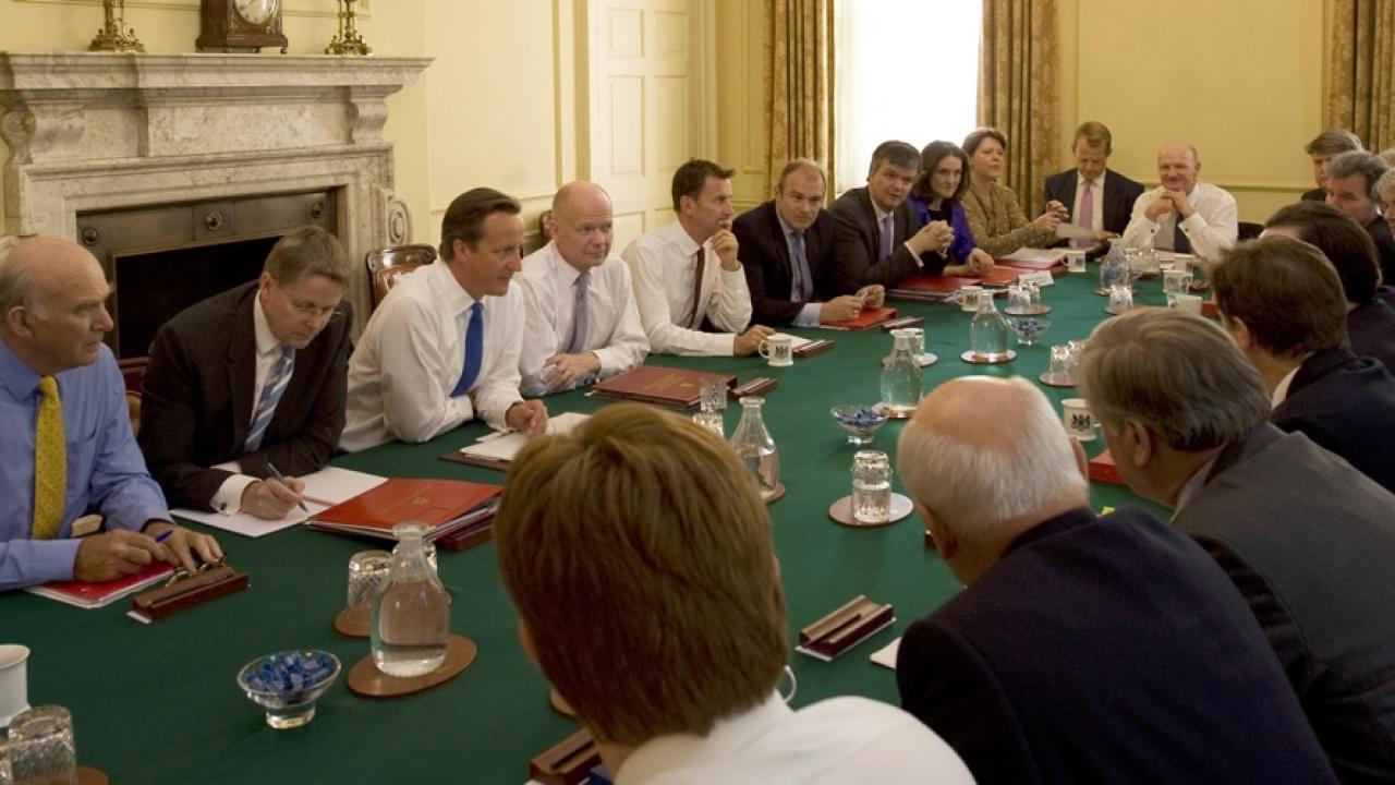 David Cameron tillsammans med ministrar från hans förra regering. Arkivbild.