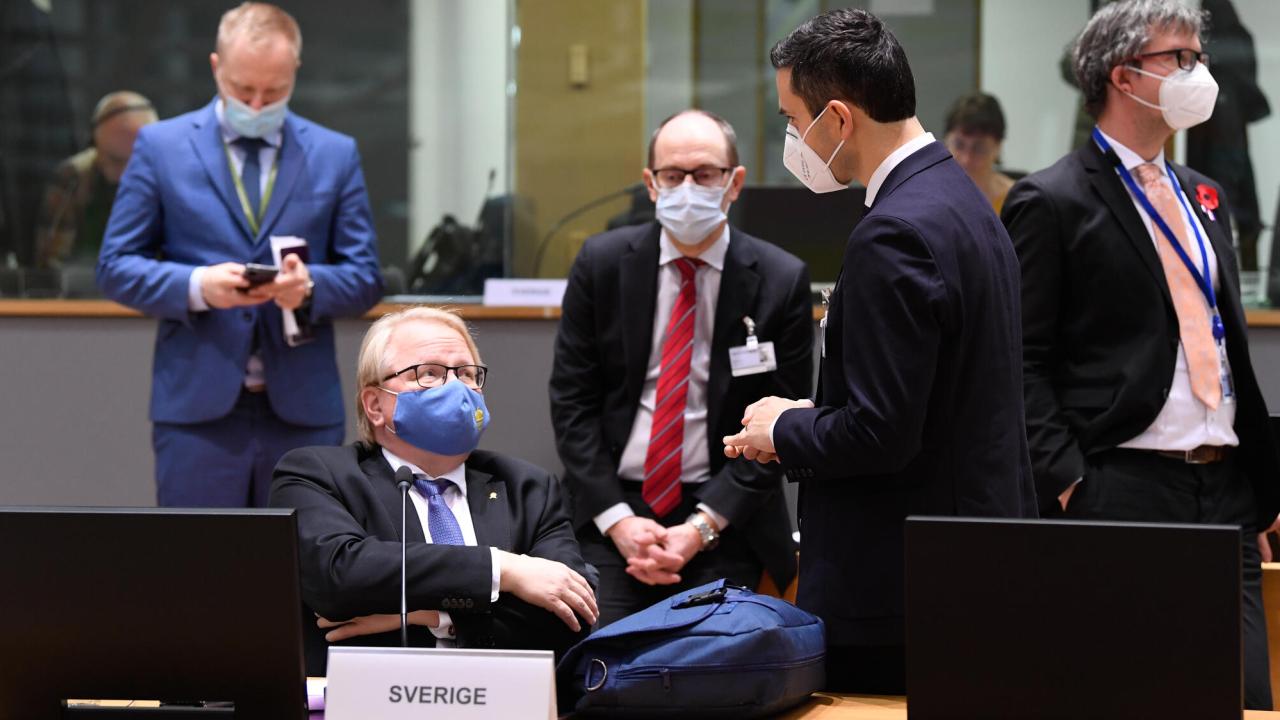 Sveriges försvarsminister Peter Hultqvist (S) under veckans EU-möte i Bryssel.