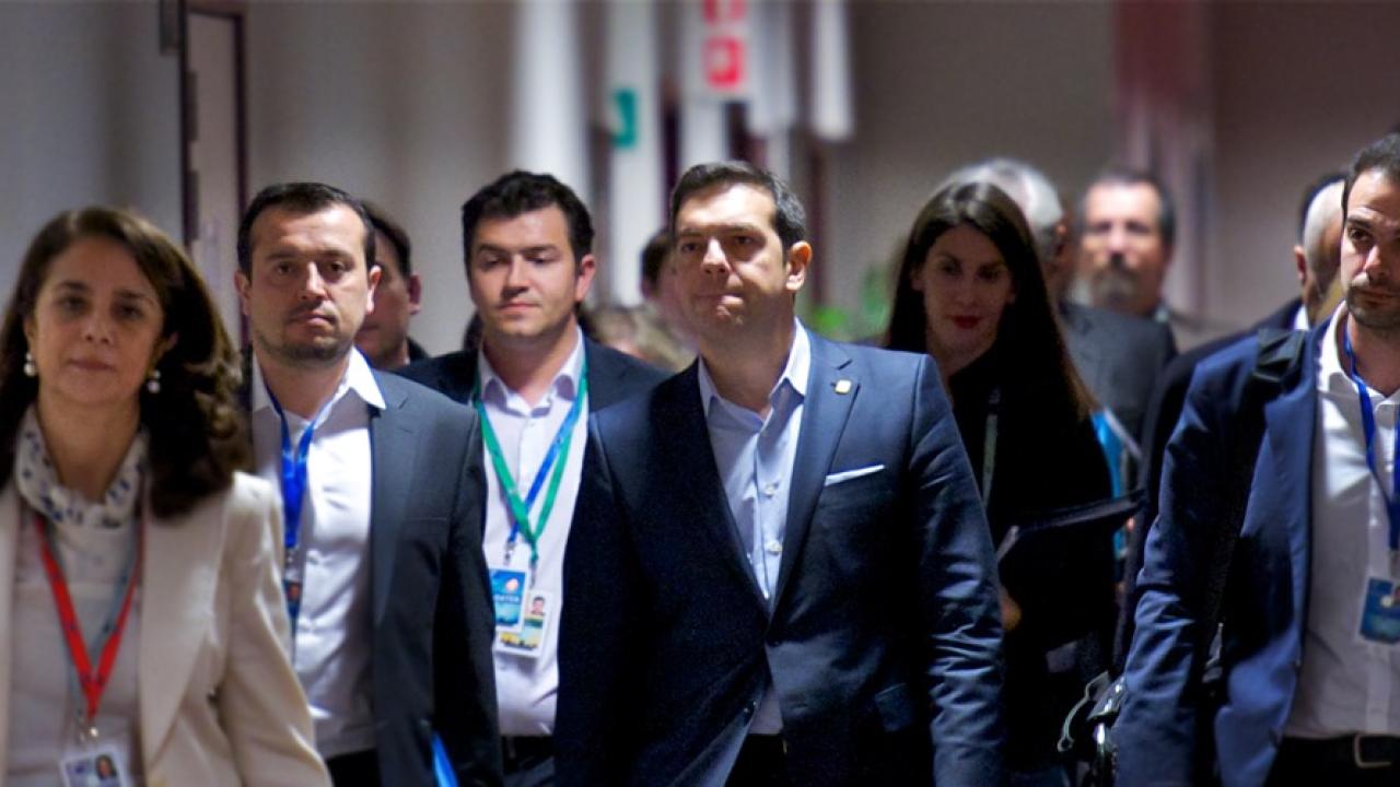 Den grekiske premiärministern Alexis Tsipras med stab. Arkivbild.