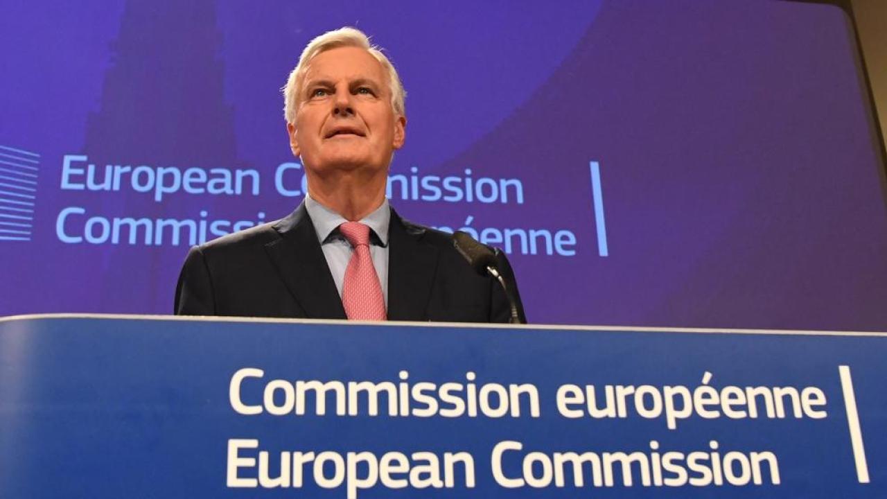 EU:s brexitförhandlare Michel Barnier ställer sig frågande efter att ha läst britterna senaste förslag. 
