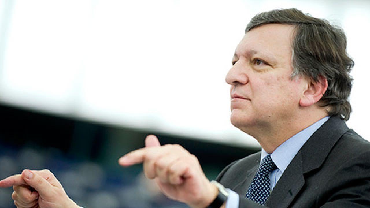 EU-kommissionens ordförande José Manuel Barroso uppmanar euroländerna att skynda på med åtgärderna.