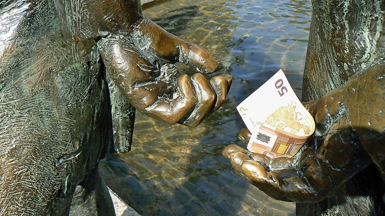 Polisen ska ha hittat motsvarande sex miljoner kronor i kontanter vid tillslagen mot de misstänkta i Qatarhärvan. Arkivbild