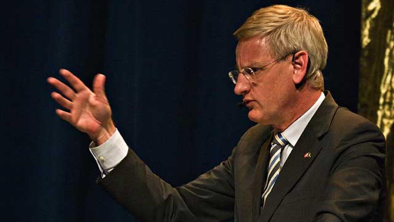 Arkivbild. Den flygförbudszon som den libyska oppositionen vill ha, är inte en fråga för EU, säger Bildt. 