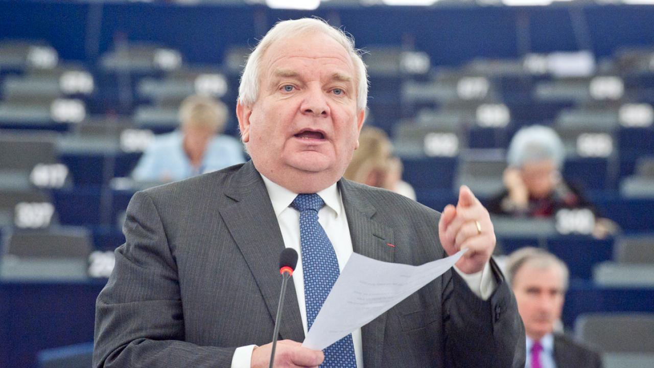 Joseph Daul, ordförande för konservativa EPP menar att EU kommer förstöras om budgeten inte uppfyller EU-parlamentets krav.