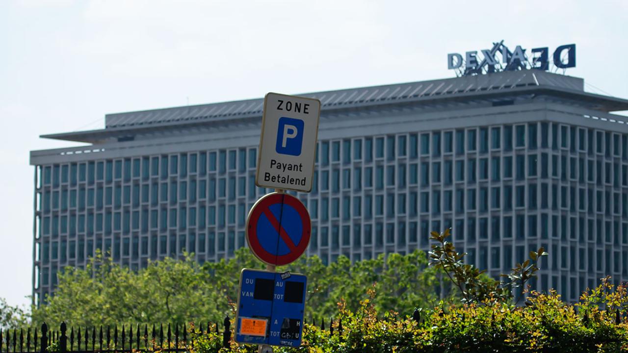 Den vacklande belgisk-franska banken Dexia kan bli en av de banker som söker krislån hos fonden ESM.