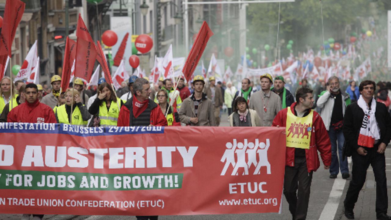 Europafacket demonstrerar.  Artikelförfattarna efterlyser en politik för tillväxt och ökad sysselsättning. 