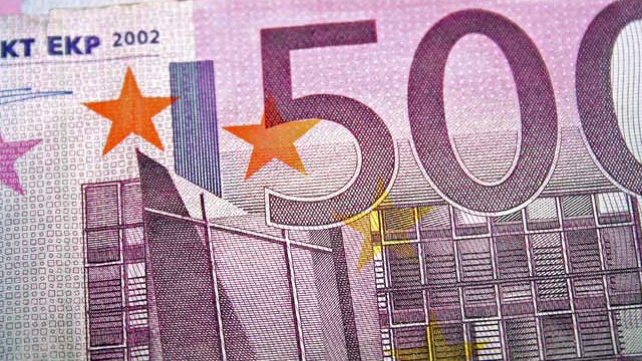 Utan euron hade EU hamnat i en spekulationsdriven valutakris, menar skribenten.