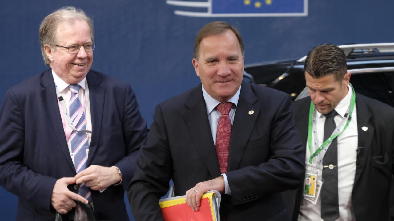 Statsminister Stefan Löfven på väg in på EU-toppmöte. Arkivbild. 