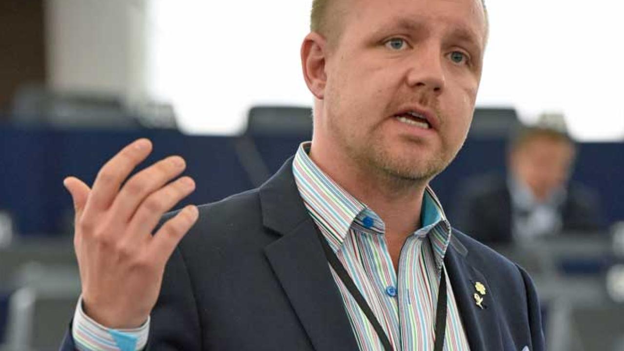 – Beskedet från EU-kommissionen är glasklart, säger Fredrick Federley (C).