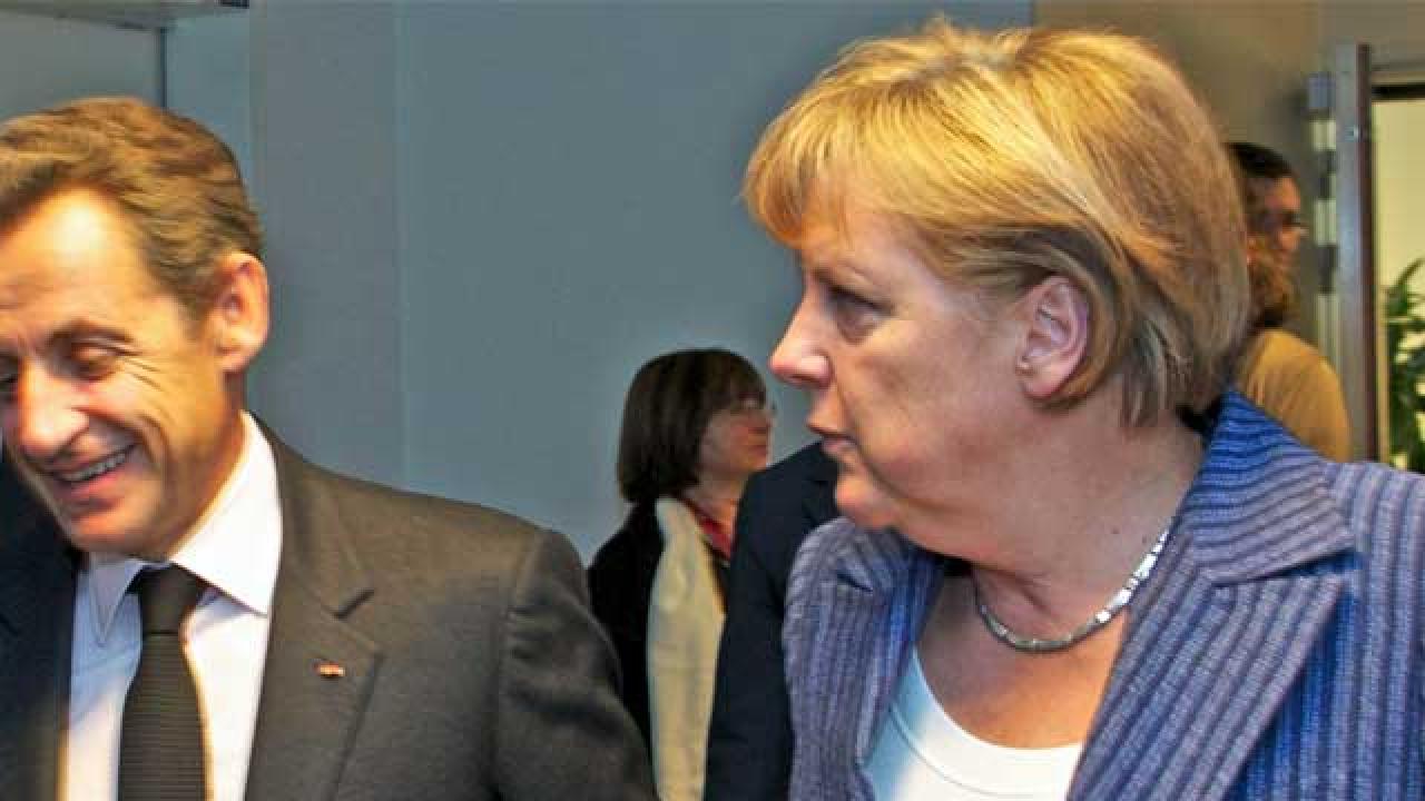 Arkivbild. Frankrikes president Nicolas Sarkozy och Tysklands förbundskansler Angela Merkel vid EU-toppmötet i juni..