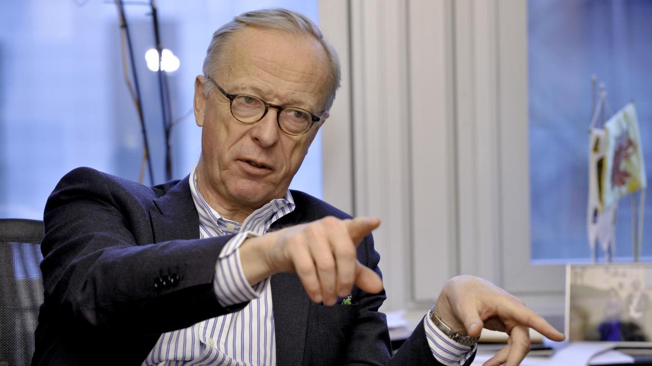 Gunnar Hökmark, ordförande i tankesmedjan Frivärld,  pekar på hur vissa socialdemokratiska regeringar har skyddat och gjort sig till aktörer för korruption, maktmissbruk och underminering av rättsstaten. 