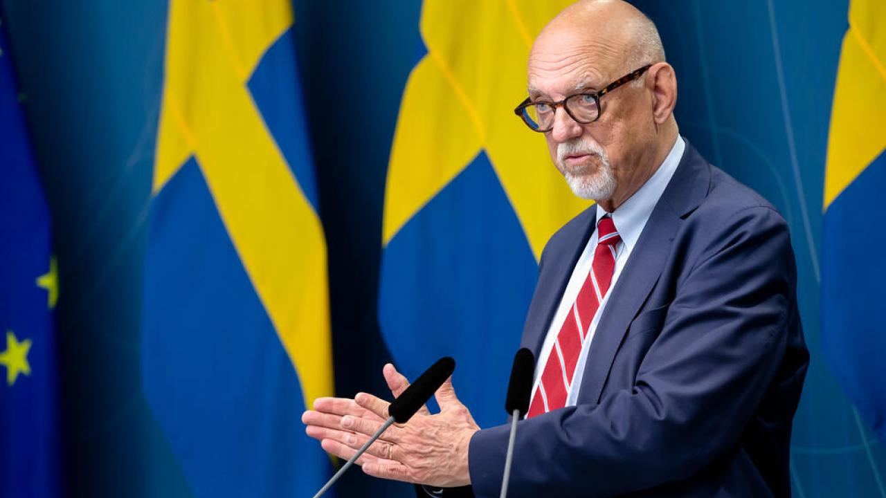 EU-minister Hans Dahlgren (S) vill att EU ska fokusera på frågor som klimat, jobb och energi istället för att fasta i utdragna fördragsdiskussioner. 