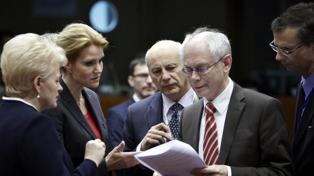 Alla EU-ledare som binder sig till finanspaktens regler ska få delta när eurogruppen samlas i Bryssel. Arkivbild.