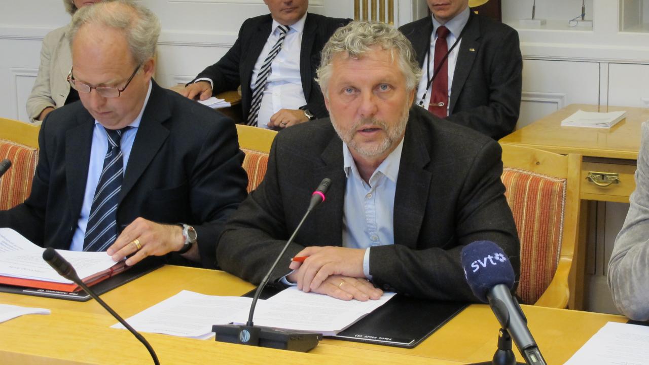 Konstitutionsutskottets ordförande Peter Eriksson (MP) anklagar kommissionen för att bryta mot EU-regler. Arkivbild.