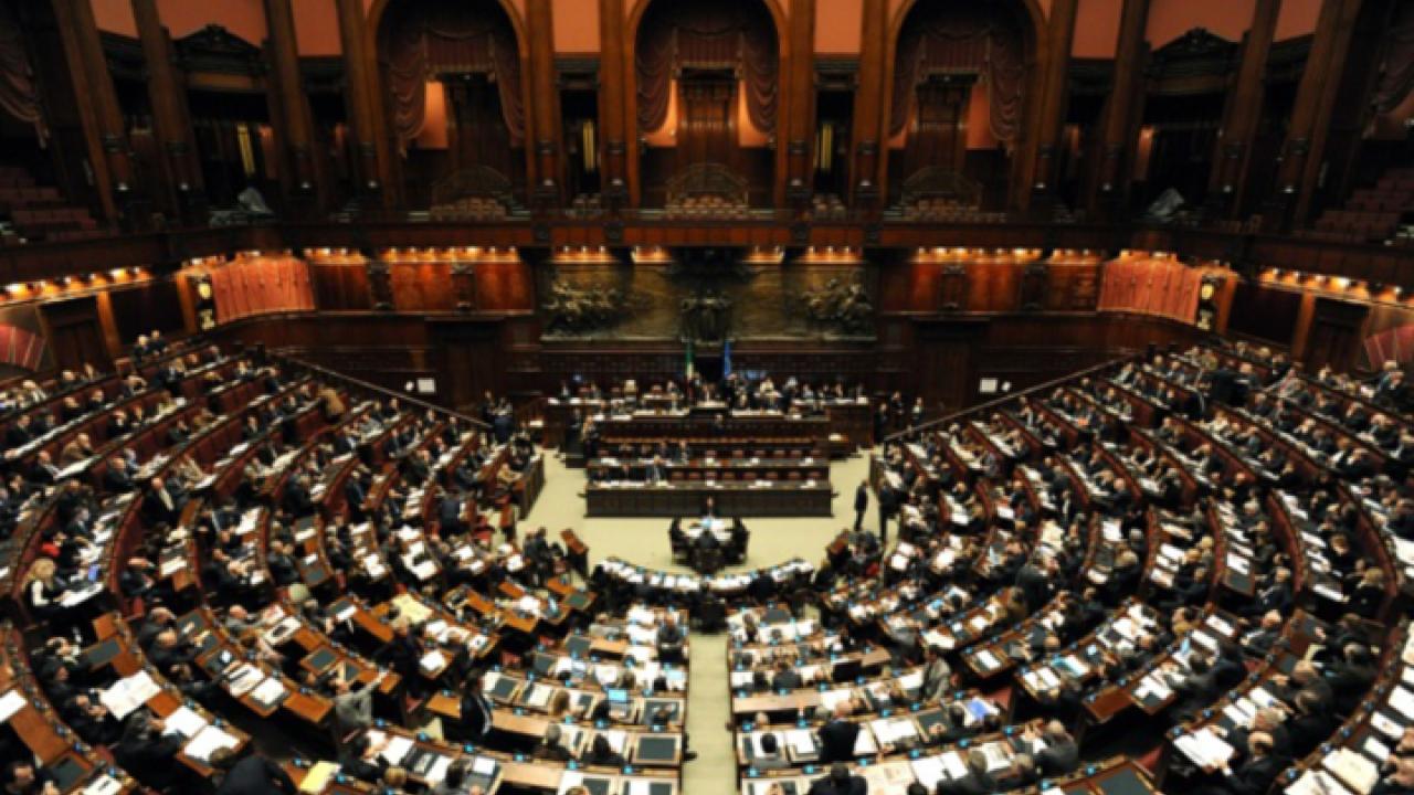 Arkivbild: Italien skall spara genom att halvera antalet ledamöter i parlamentet