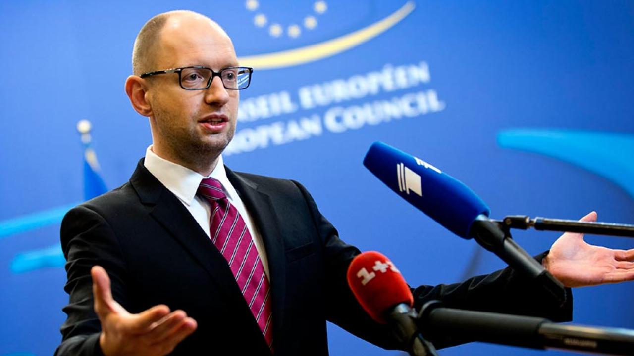 Den ukrainske premiärministern Arsenij Jatsenjuks regerings anklagas av tyska forskare för att bli allt med odemokratisk. Arkivbild.