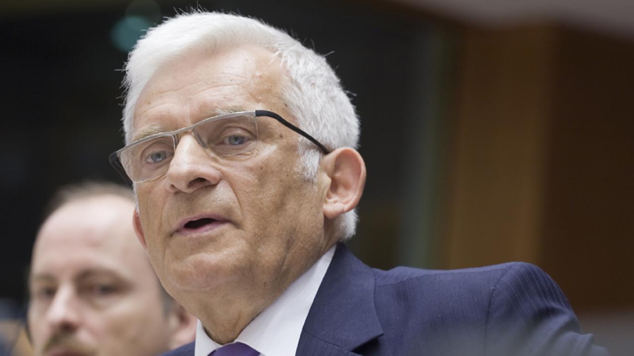 EU-parlamentets talman Jerzy Buzek vill se skarpare regler för lobbyism i EU.