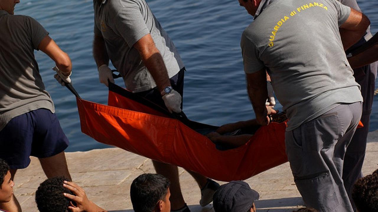 Flyktingar som anlänt till Lampedusa. Arkivbild.