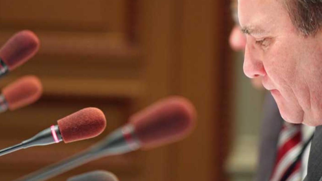 Statsminister Stefan Löfven (S) fick EU-nämnden med sig på att vänta och se vad Junckers investeringsplan kan komma att ge.