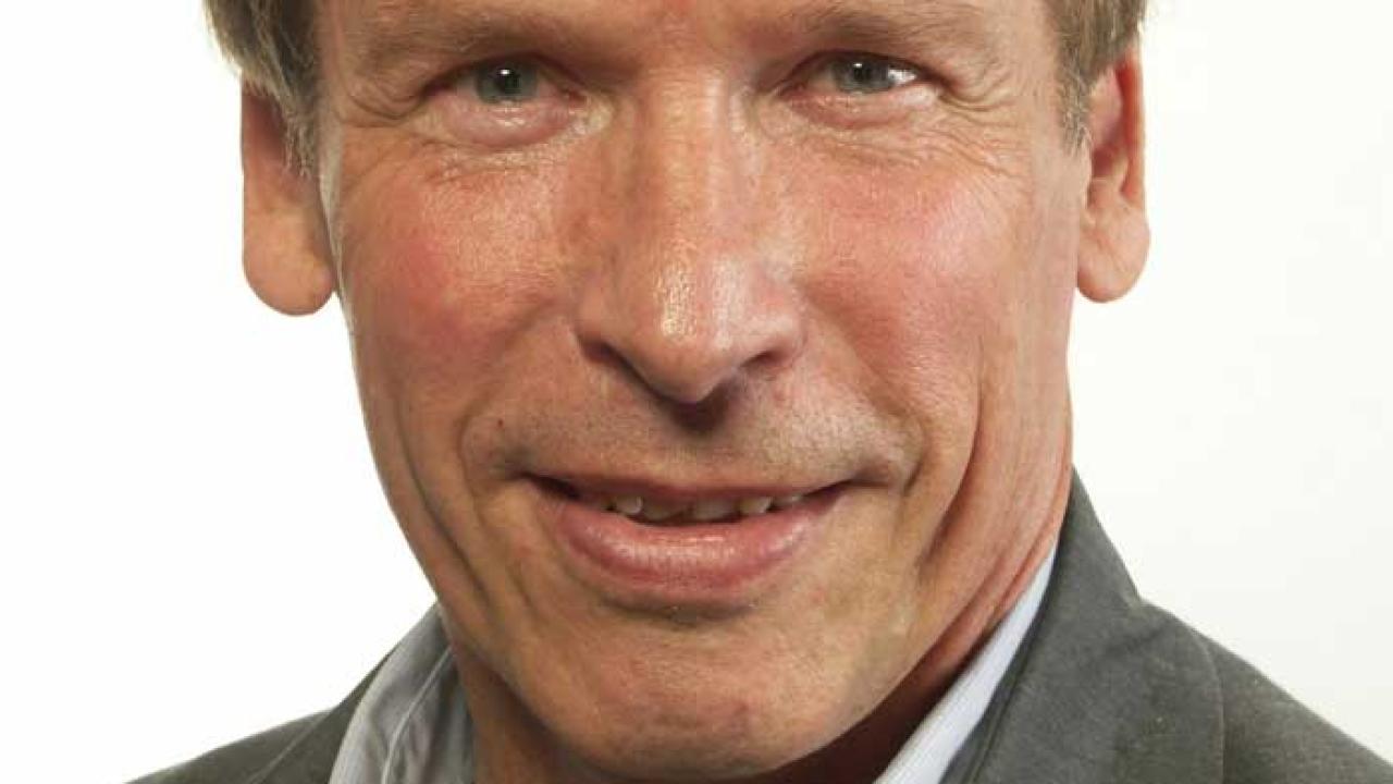 Utländska finansiella filialer måste granskas, skriver Mats Pertoft (MP)  (bild) och Isak Betsimon (MP). 