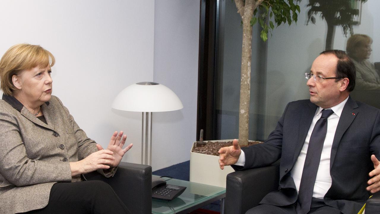 Angela Merkel och François Hollande försöker enas för att en budgetkompromiss fram till EU-toppmötet 7-8 februari. Arkivbild.