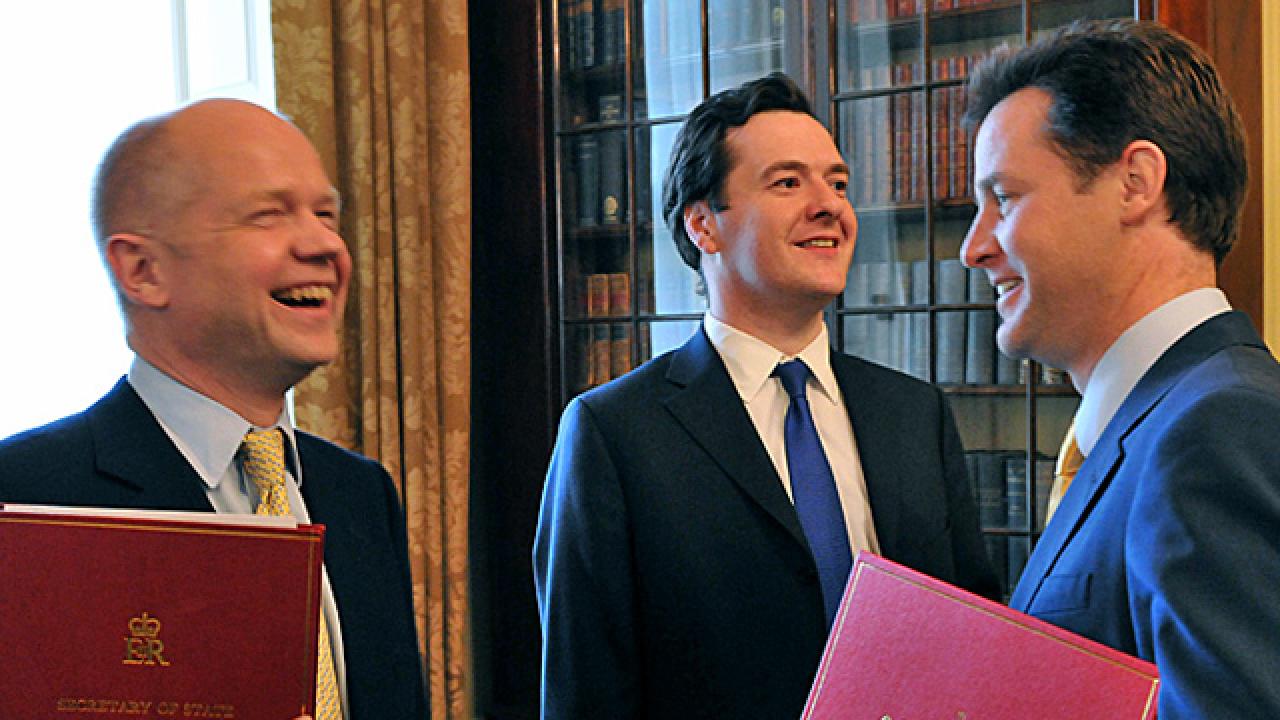 Officiell bild. Utrikesminister William Hague, finansminister George Osborne och vice premiärminister Nick Clegg.