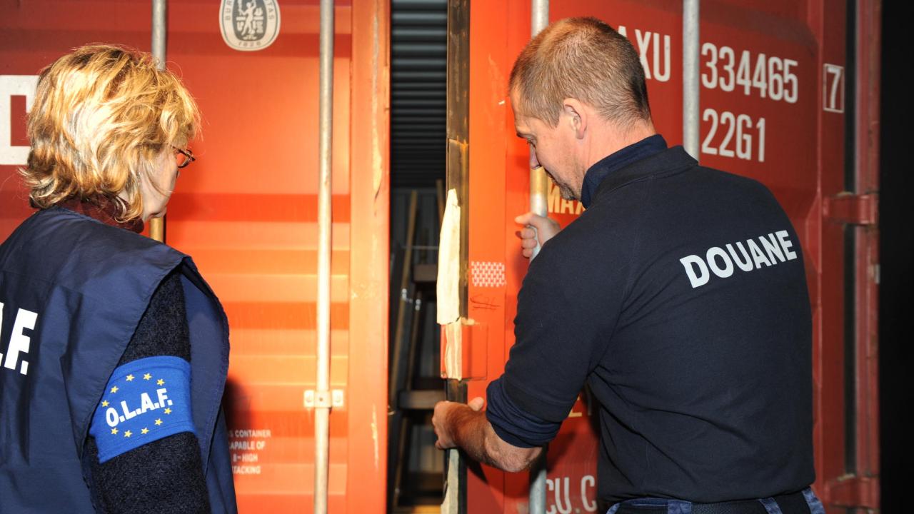 Olaf arbetar ofta tillsammans med nationella myndigheter för att komma åt misstänkta bedrägerier mot EU-budgeten. Arkivibld.