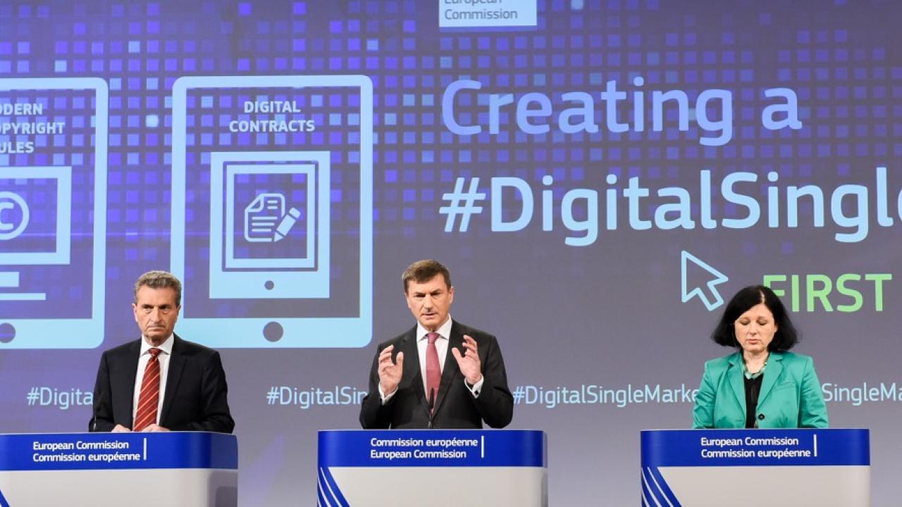 EU-kommissionärerna Günther Oettinger, Andrus Ansip och Věra Jourová.