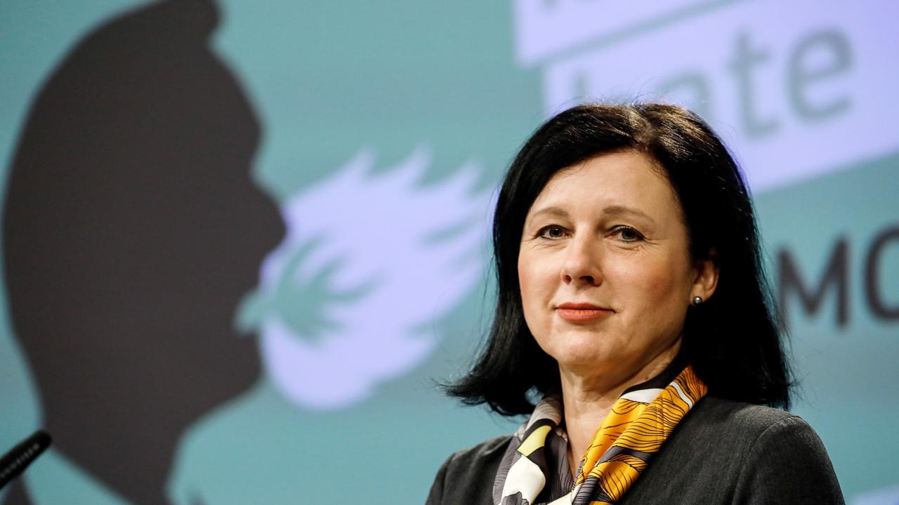 EU:s justitiekommissionär, den tjeckiska liberalen Věra Jourová. 