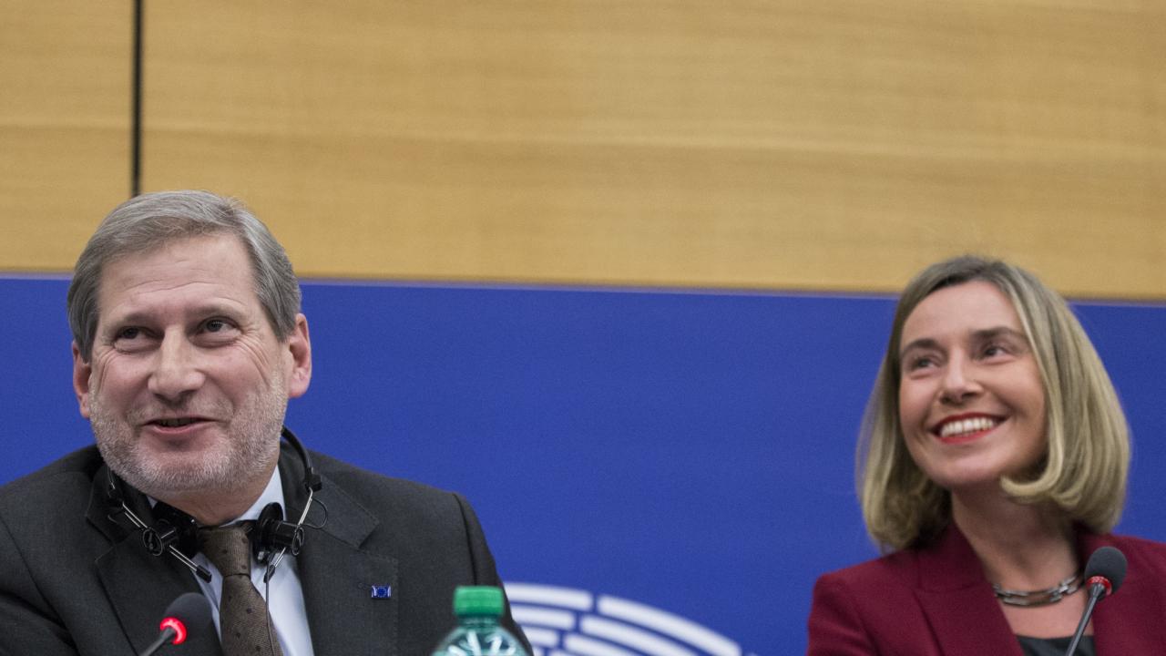EU-kommissionärer Johannes Hahn och Federica Mogherini.