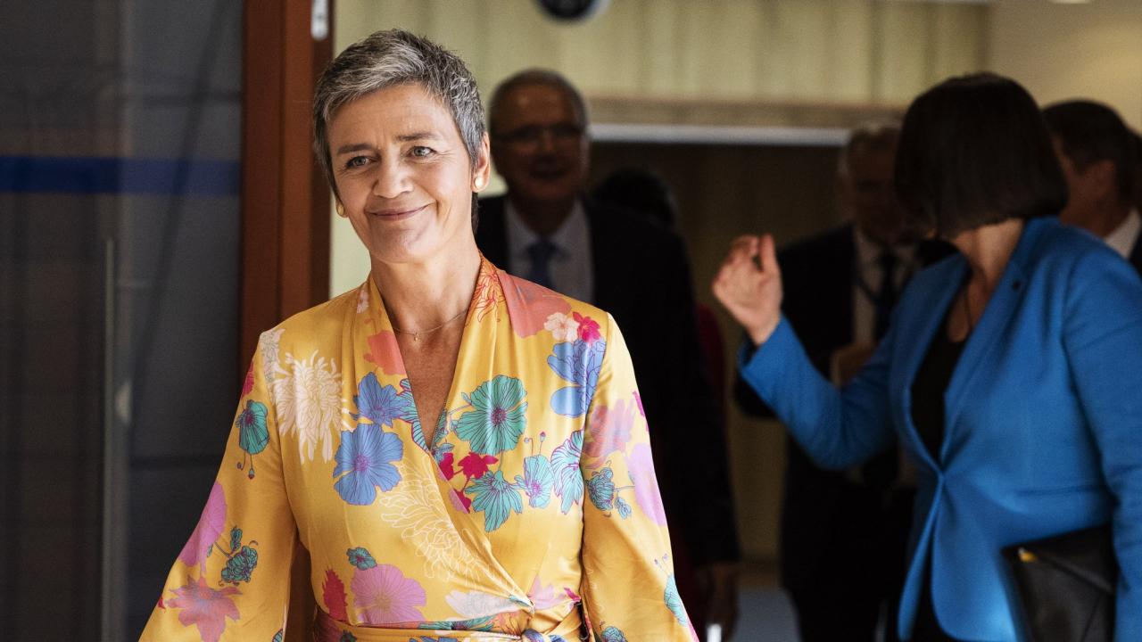 EU:s konkurrenskommissionär, den danska liberalen Margrethe Vestager, i samband med onsdagens kommissionärsmöte då beslutet om Googleboten togs. Arkivbild.