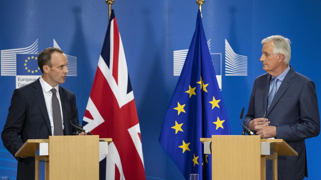 Den brittiske brexitministern Dominic Raab och EU:s brexitförhandlare Michel Barnier.