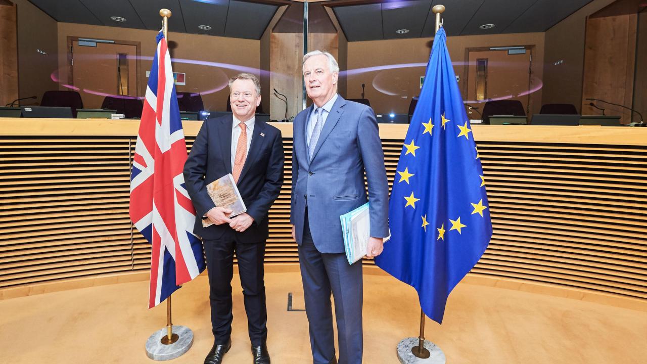 David Frost och Michel Barnier innan coronakrisen gjorde att förhandlingarna mellan EU och Storbritannien numera sker på distans. Arkivbild.