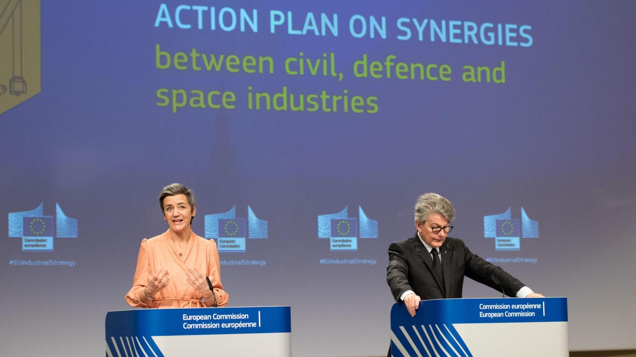Margrethe Vestager, EU-kommissionär och vice ordförande tillsammans med Thierry Breton, EU-kommissionär med ansvar för inre marknaden.