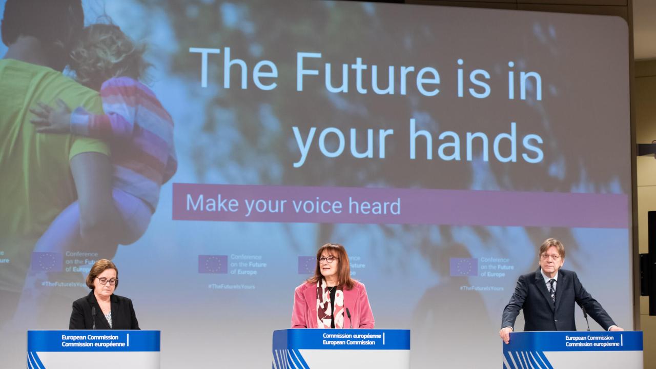 Portugals Europastatssekreterare Ana Paula Zacarias, EU-kommissionär Dubravka Šuica och EU-parlamentariker Guy Verhofstadt representerar de tre EU-institutionerna i framtidskonferensen.